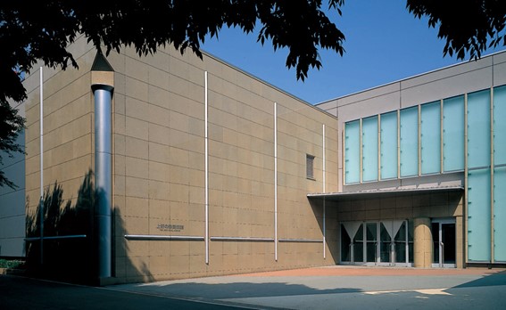 上野の森美術館_施設正面画像